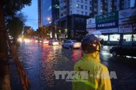 Mưa dông hầu khắp cả nước đêm 1/10